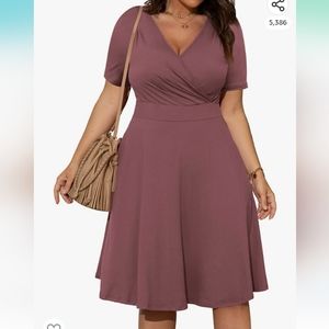 Woman's plus size v neck dress with pockets
